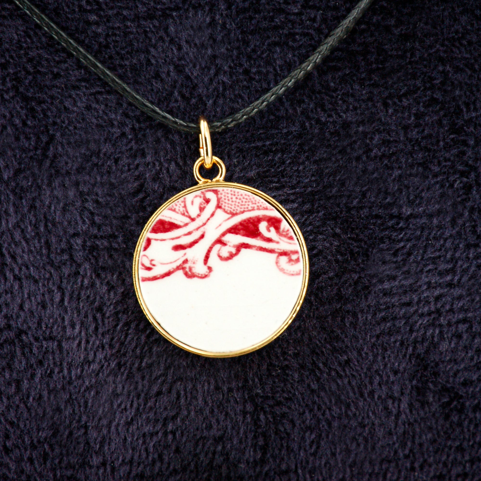 "Rose Swirls" pendant, gold finish