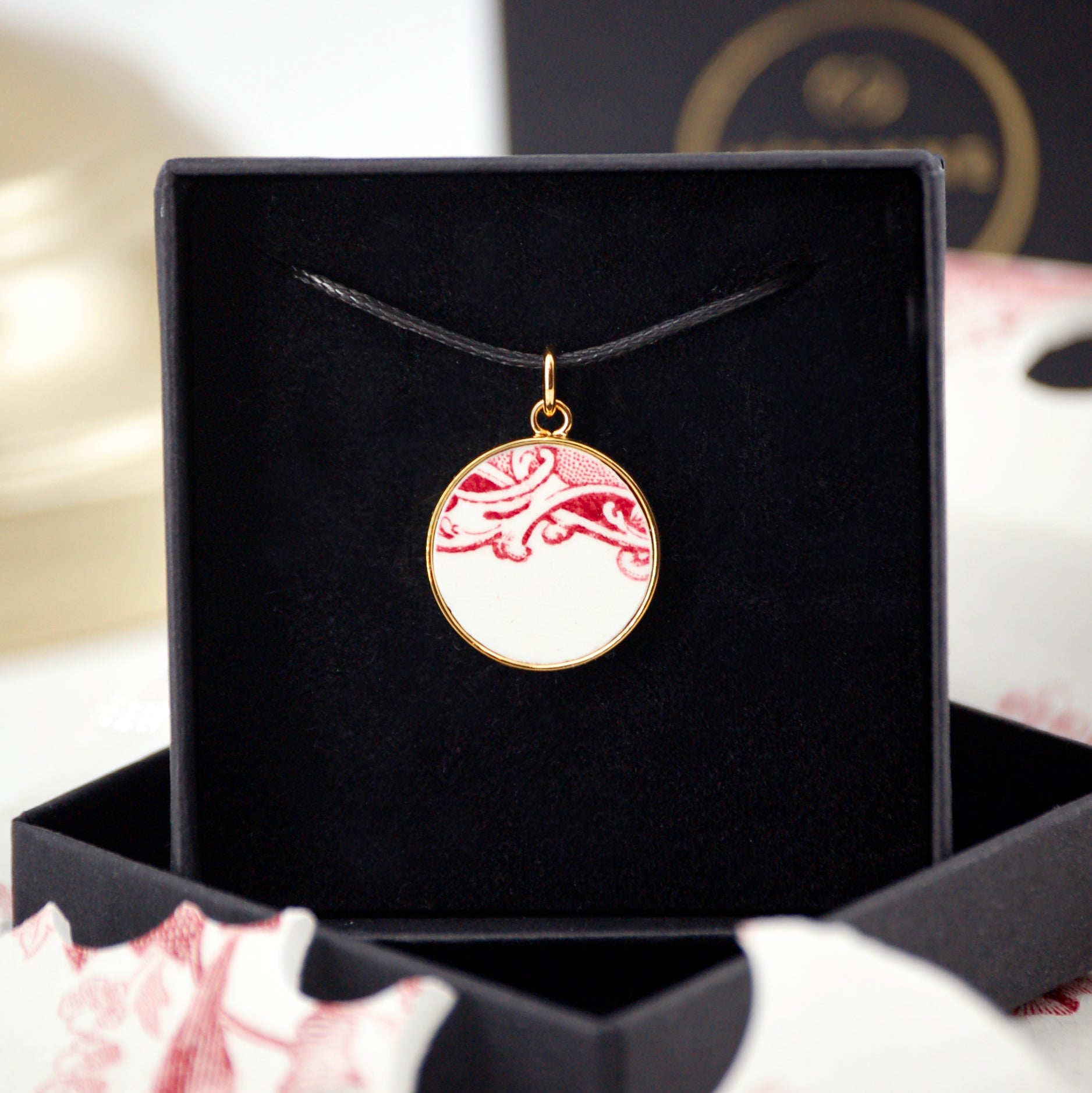 "Rose Swirls" pendant, gold finish