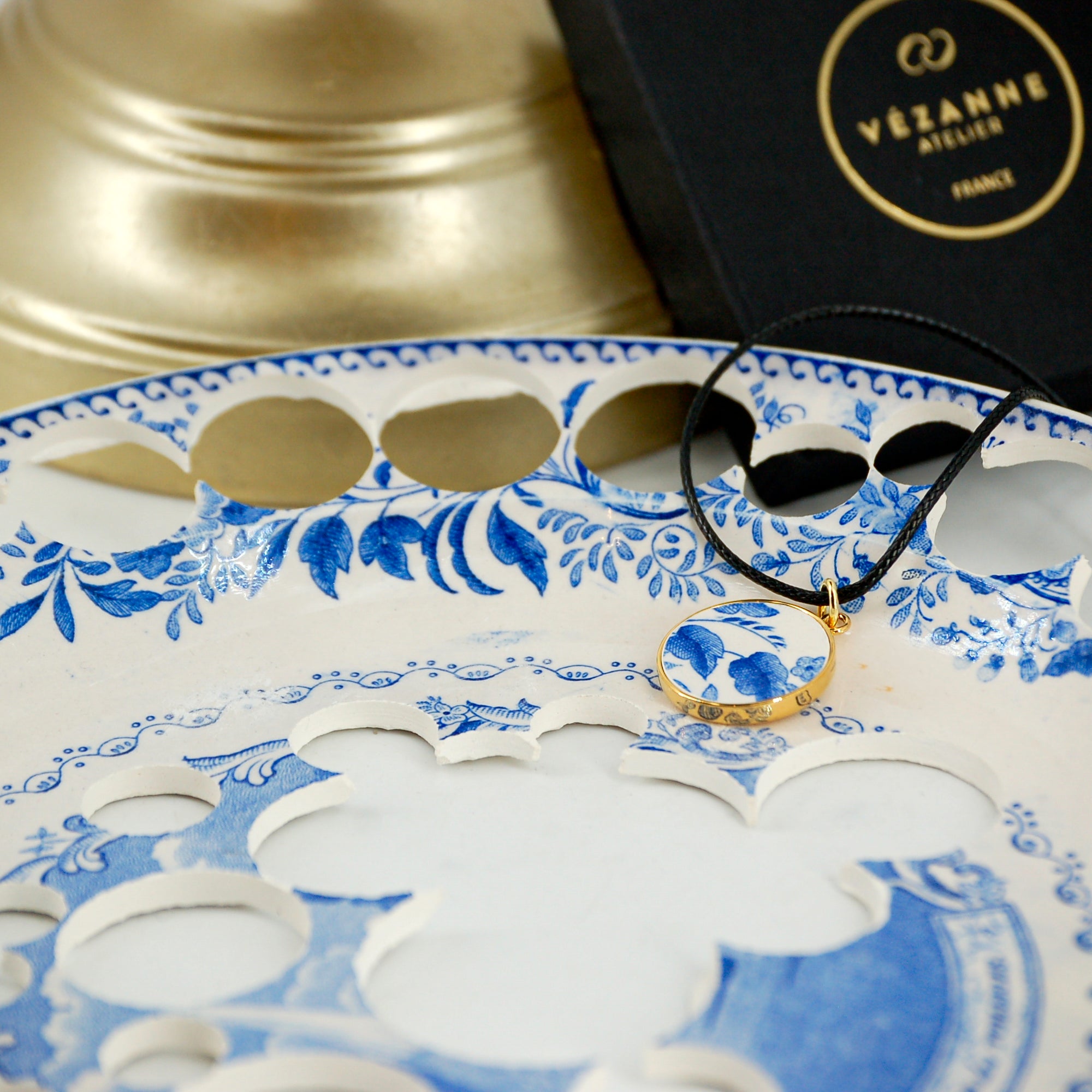 Pendentif "Feuillage bleu", finition or