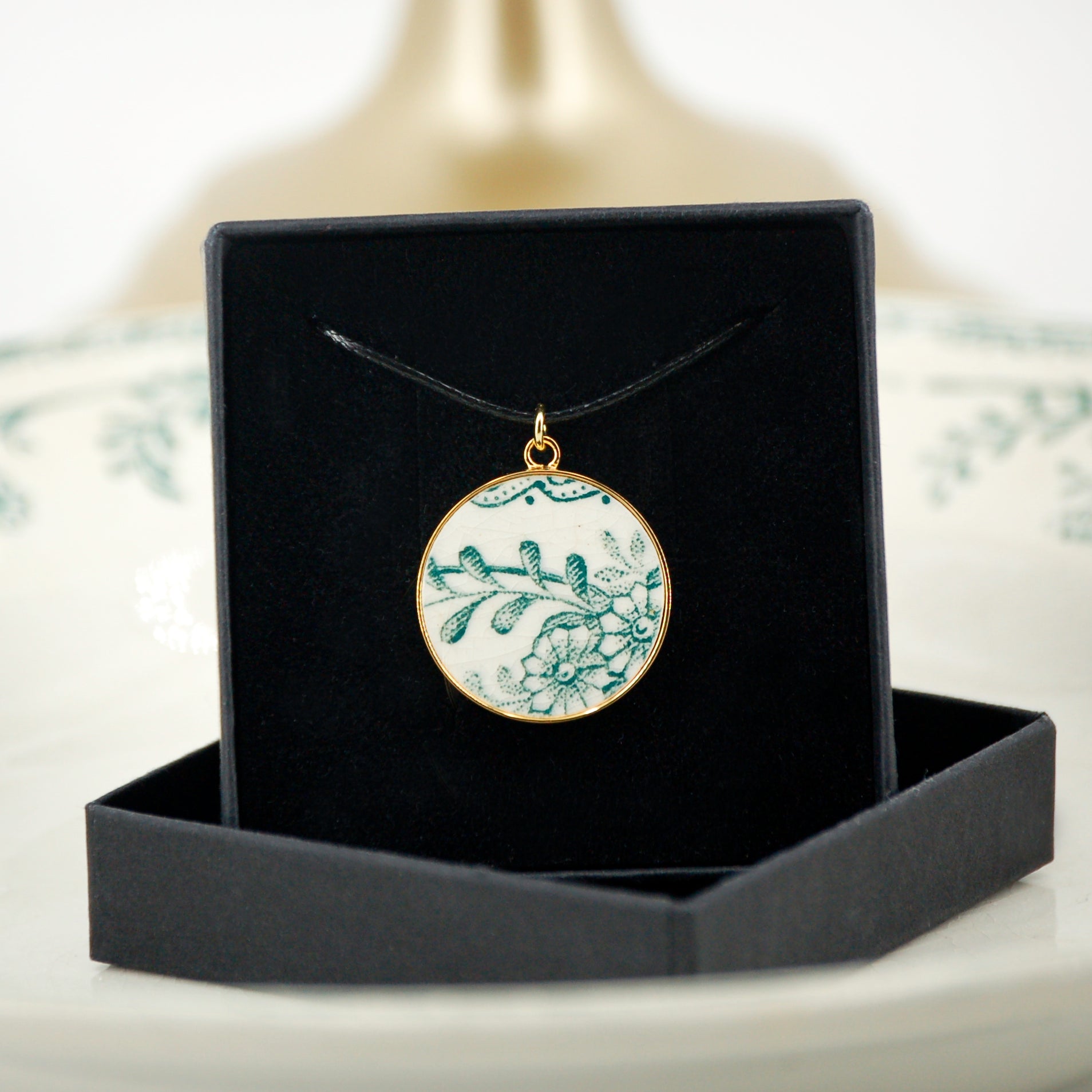 "Green Flowers" pendant, gold finish