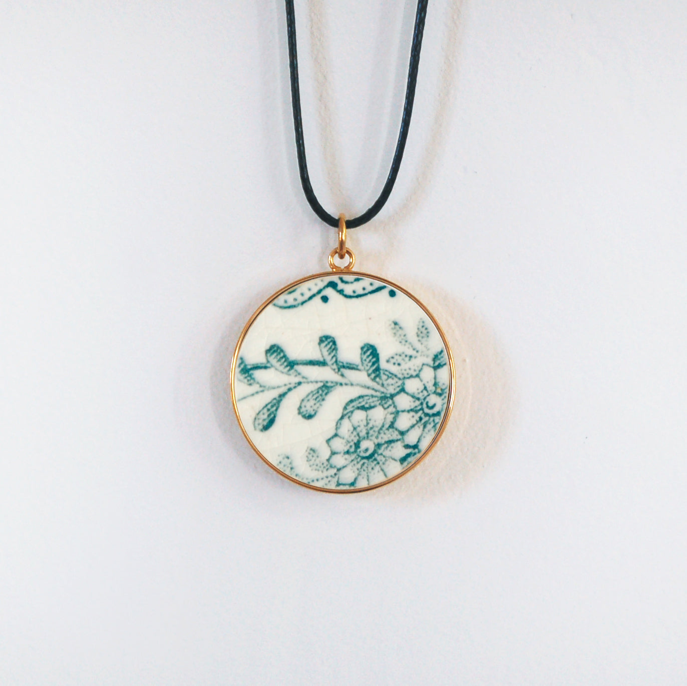 "Green Flowers" pendant, gold finish