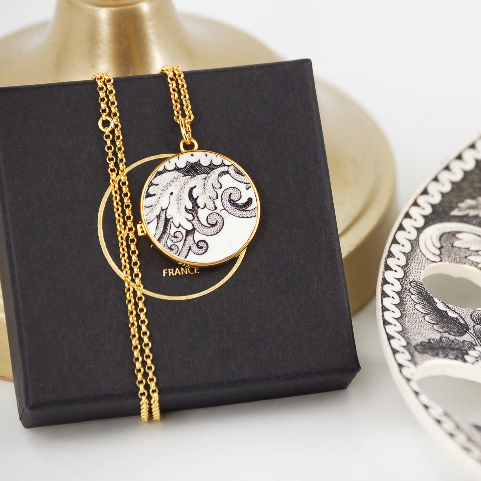 "Old-Fashioned Motif" Pendant, Gold Finish