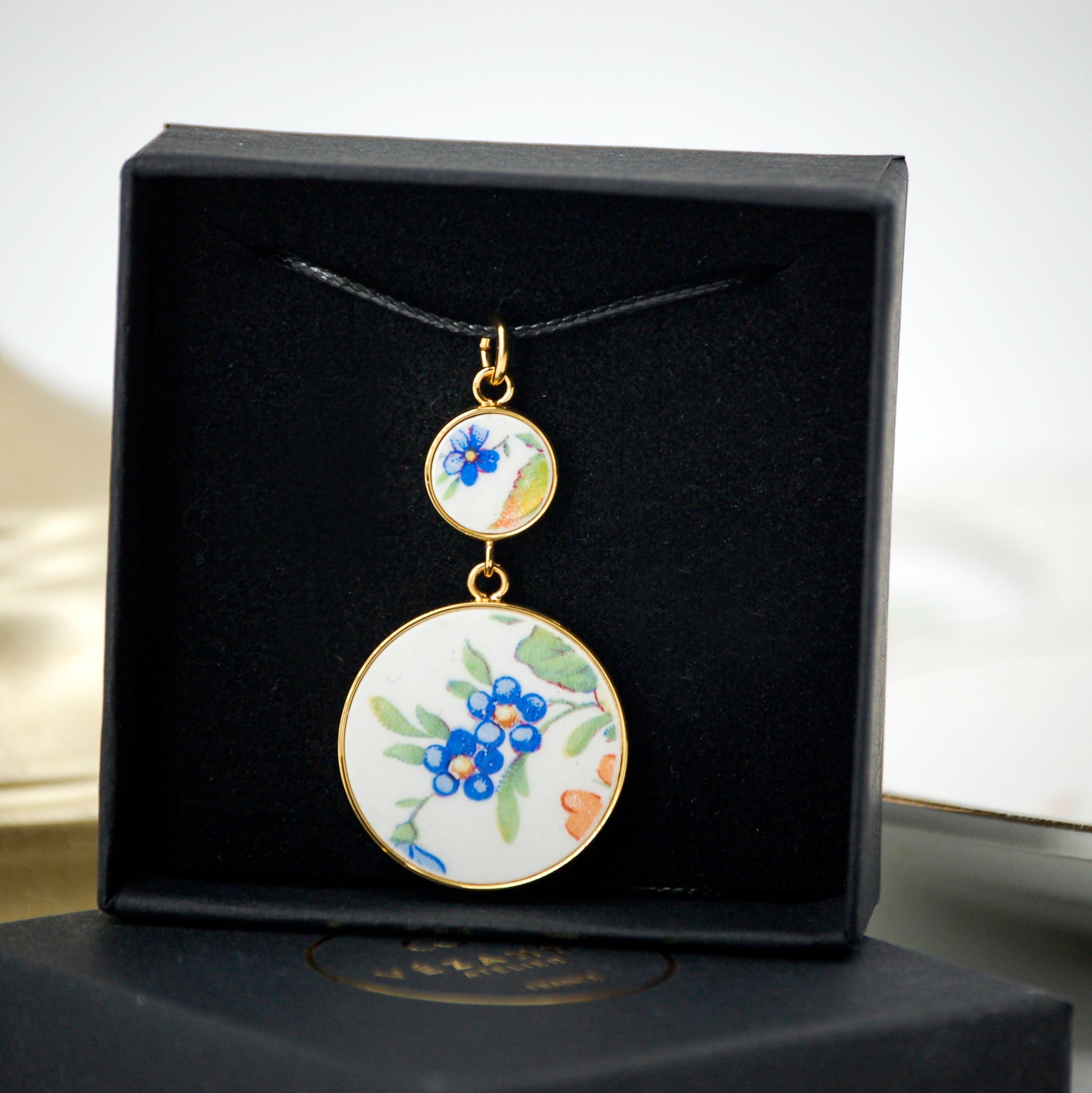 Pendentif "Petites fleurs bleues", finition or