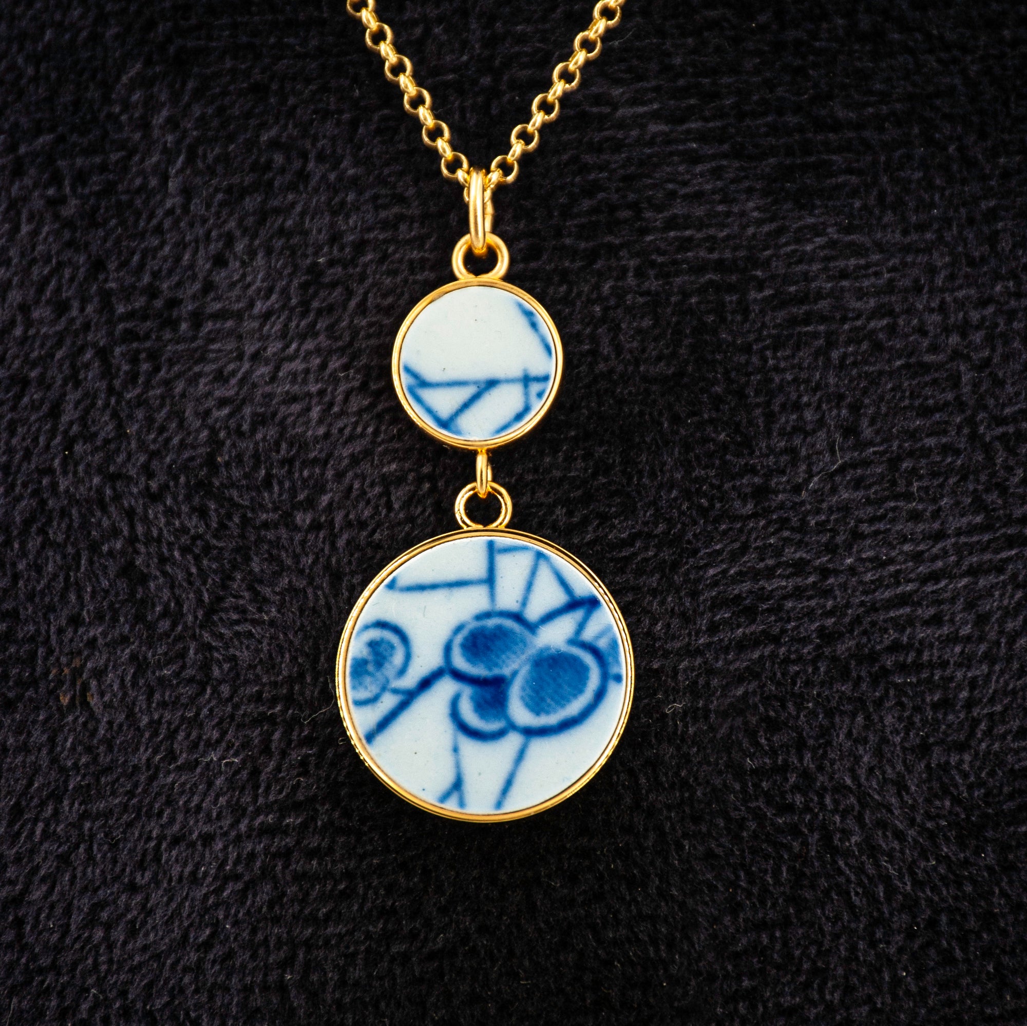 "Flowers and Blue Lines Creil-Montereau" pendant, gold finish