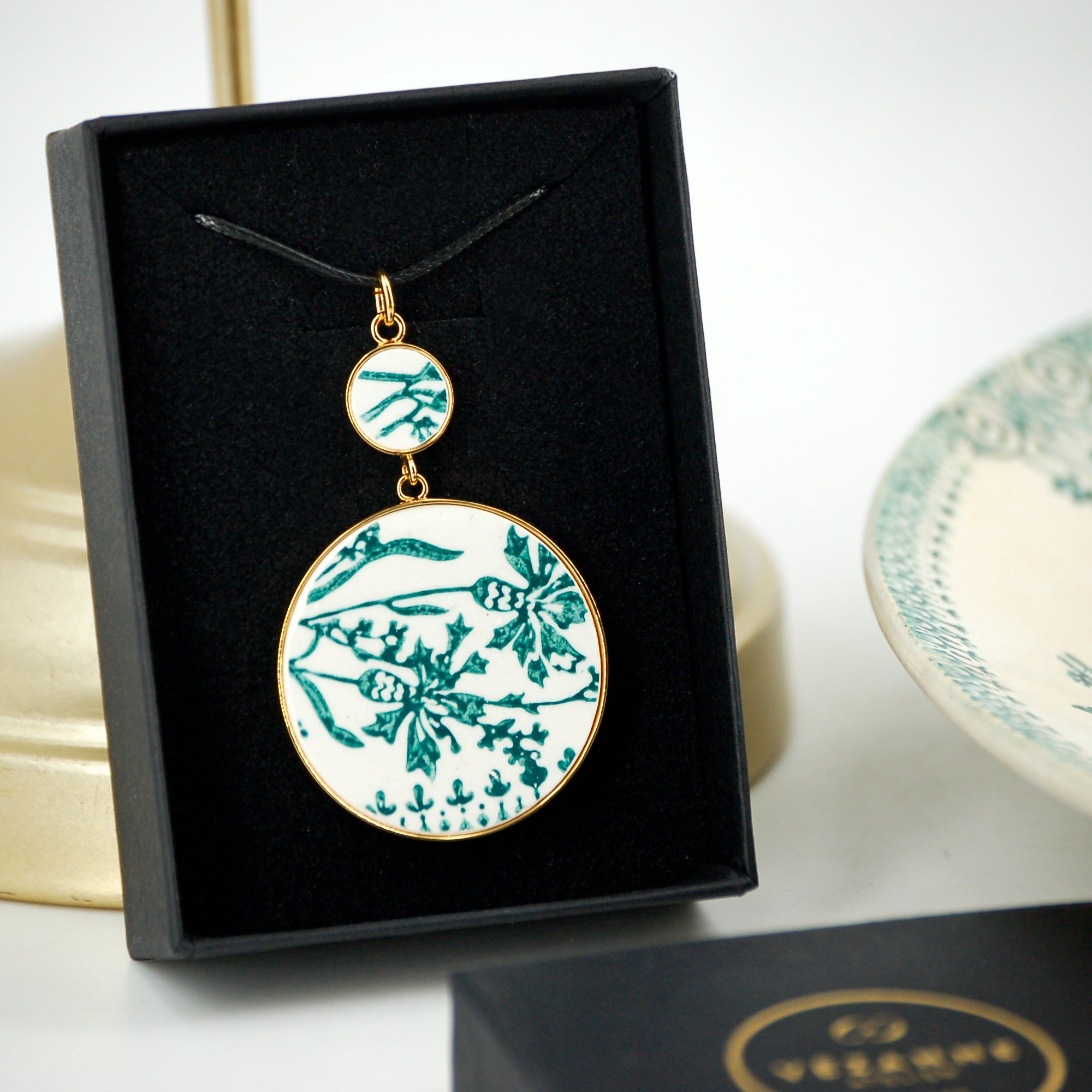 "Cornflowers" pendant, gold finish