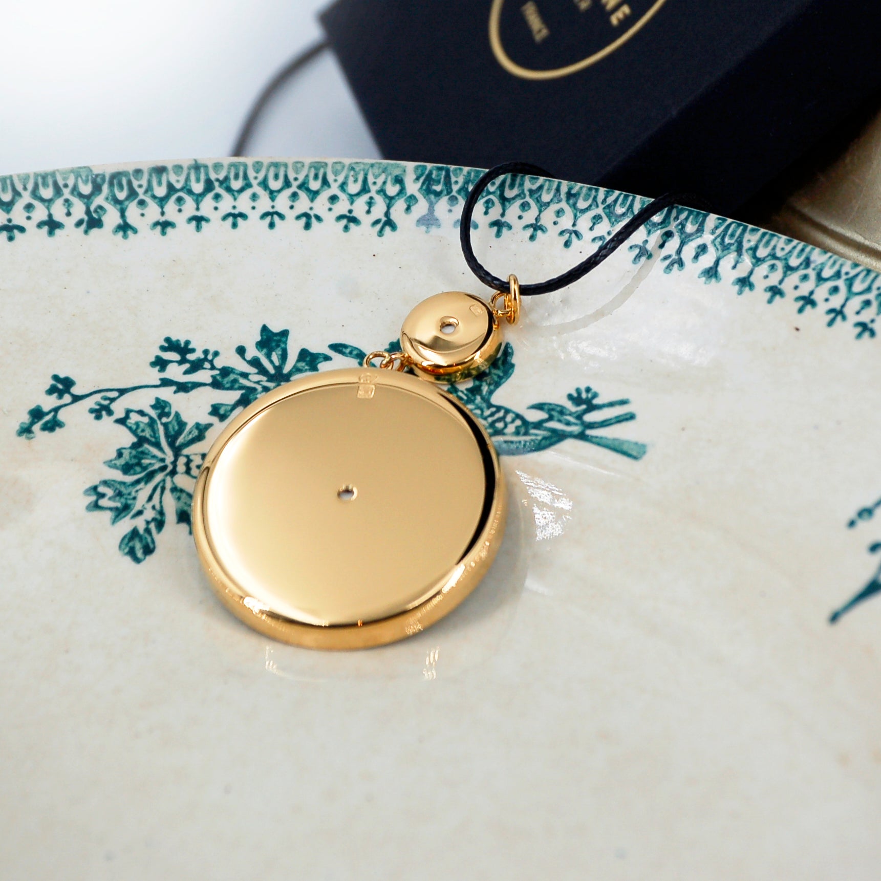 "Cornflowers" pendant, gold finish