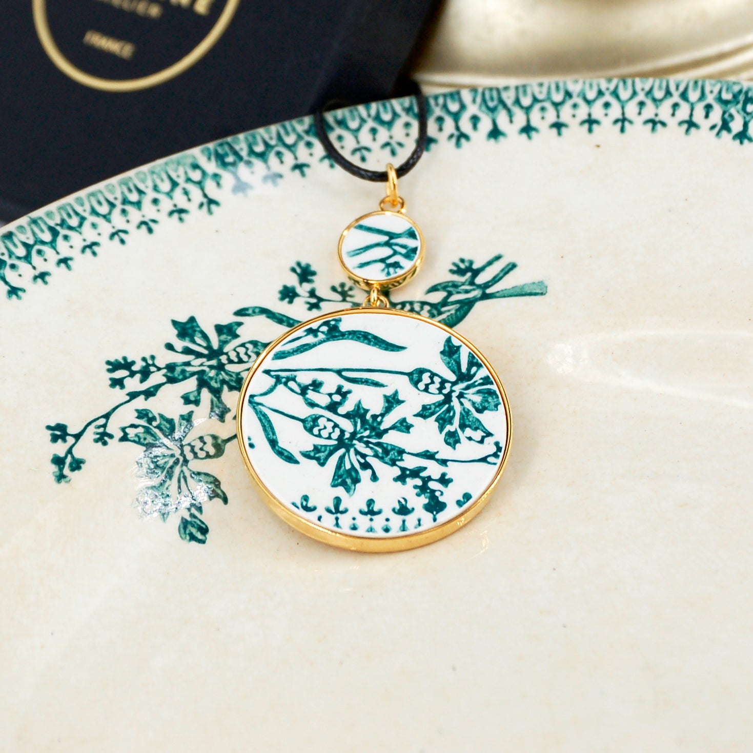 "Cornflowers" pendant, gold finish
