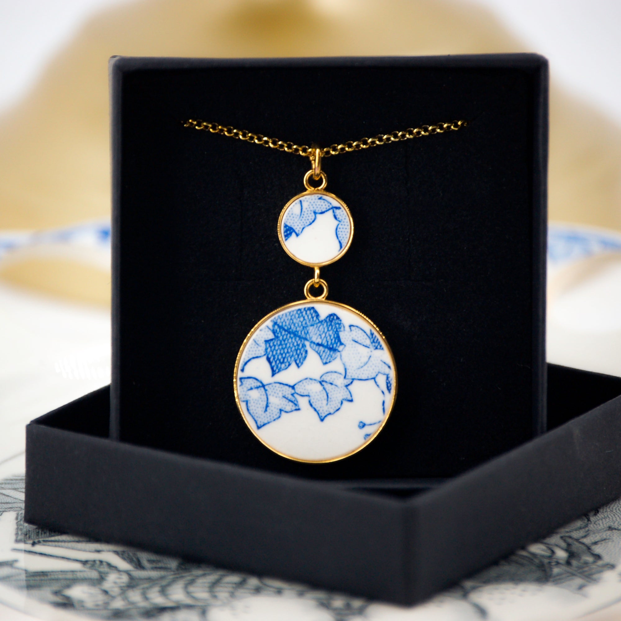 "Blue Foliage" pendant, gold finish