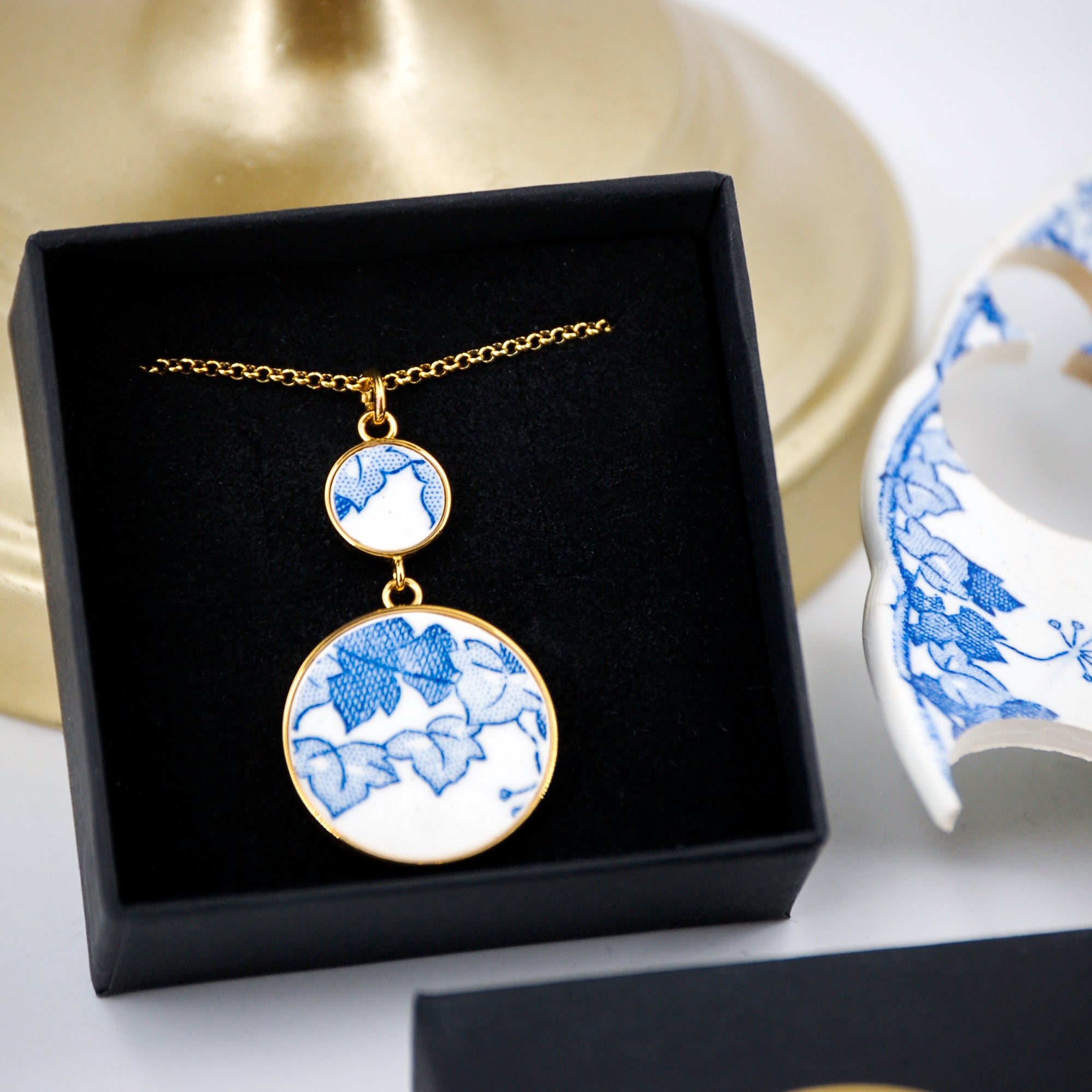 "Blue Foliage" pendant, gold finish