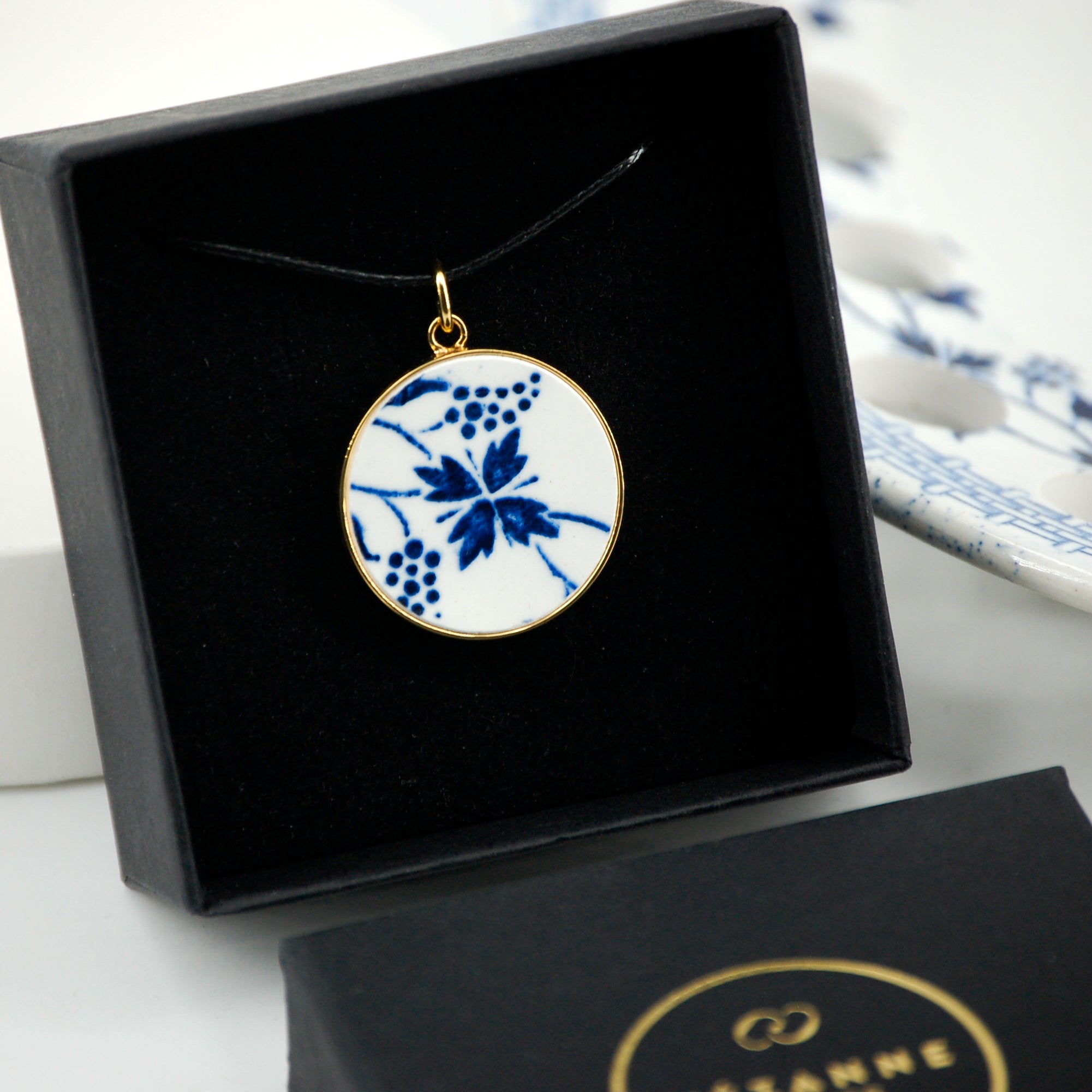"Blue Flower" pendant, gold finish
