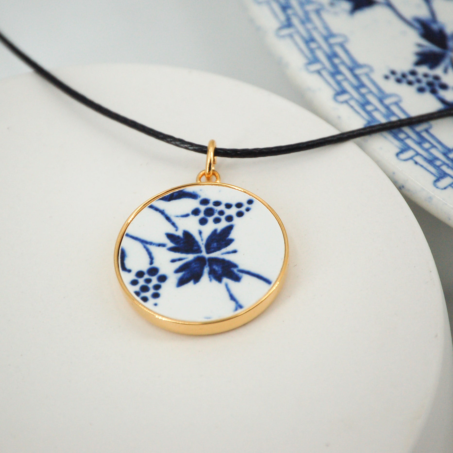 "Blue Flower" pendant, gold finish