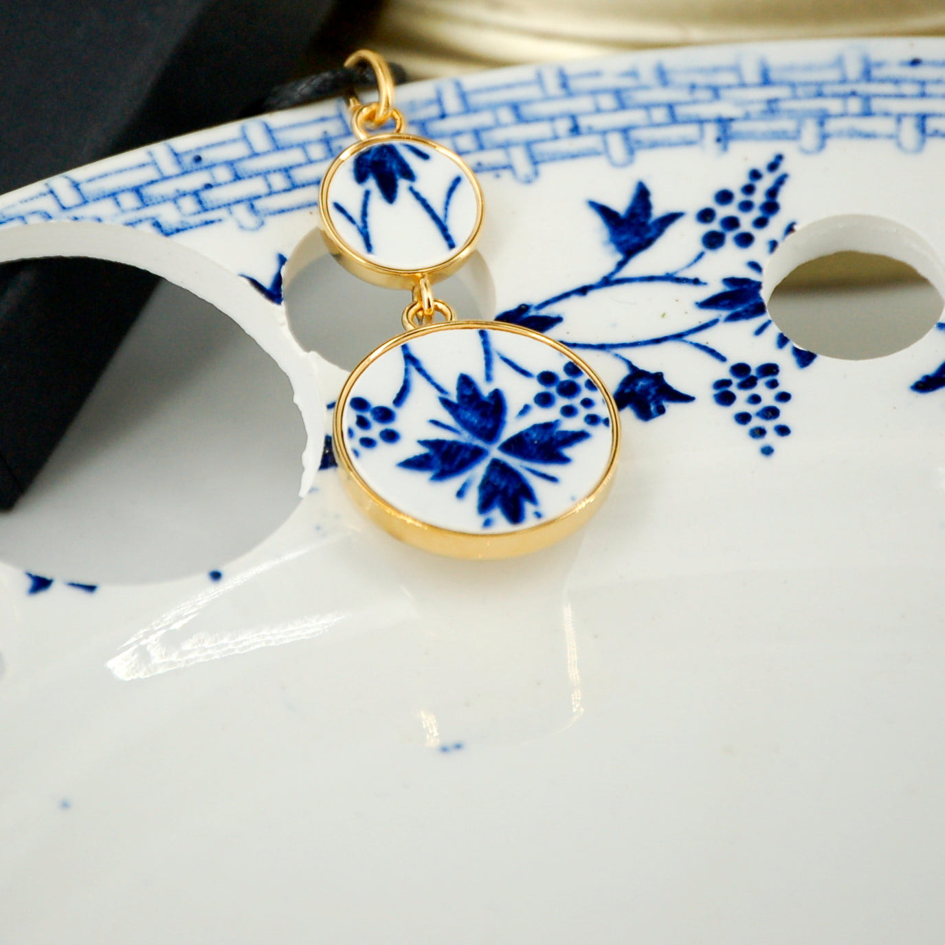 "Stylized Flower" Pendant, Gold Finish