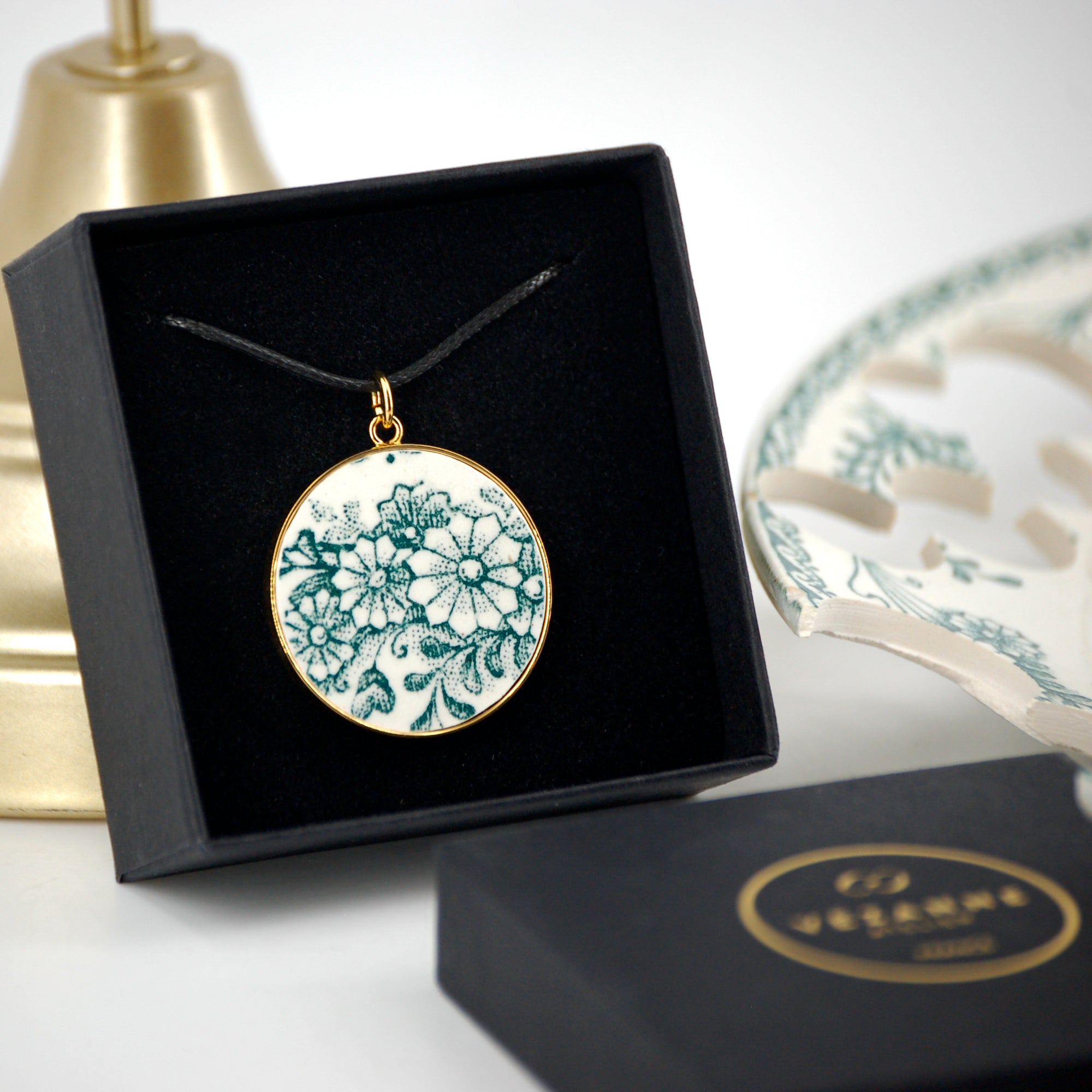 "Green Flowers" pendant, gold finish