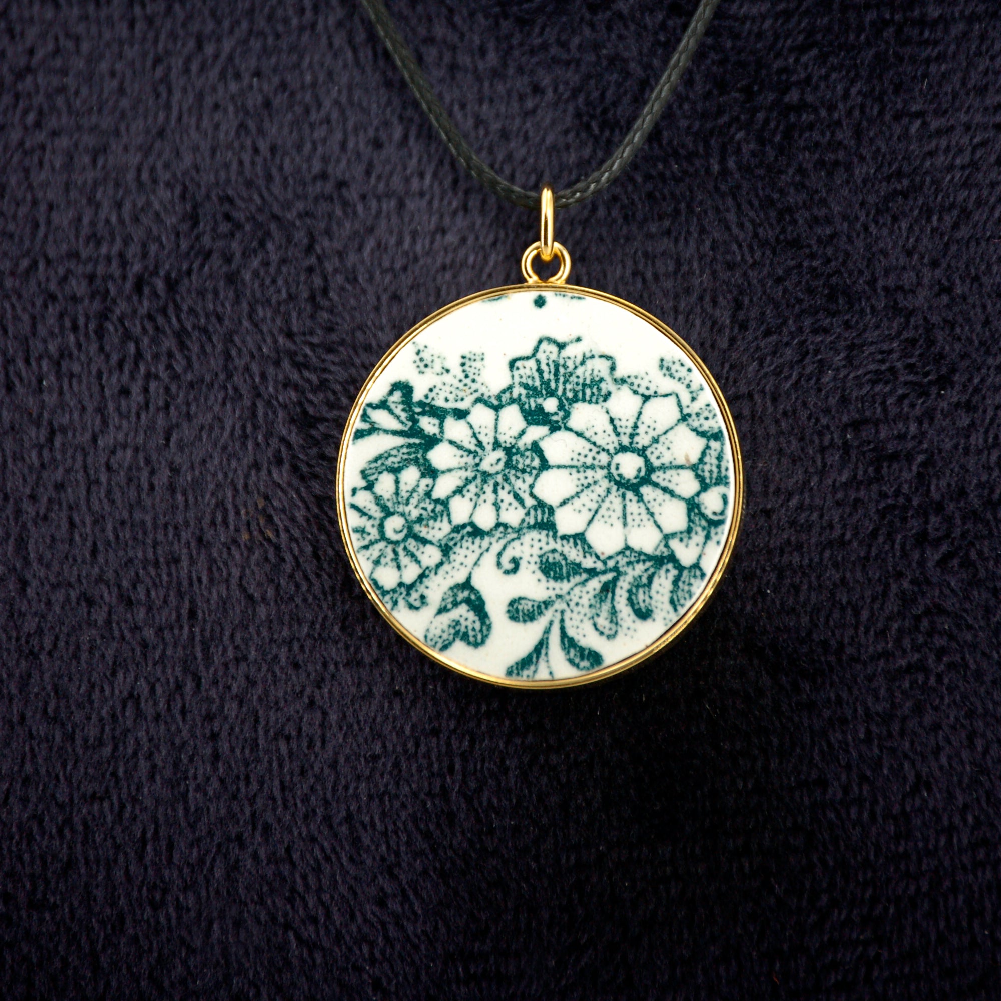 "Green Flowers" pendant, gold finish