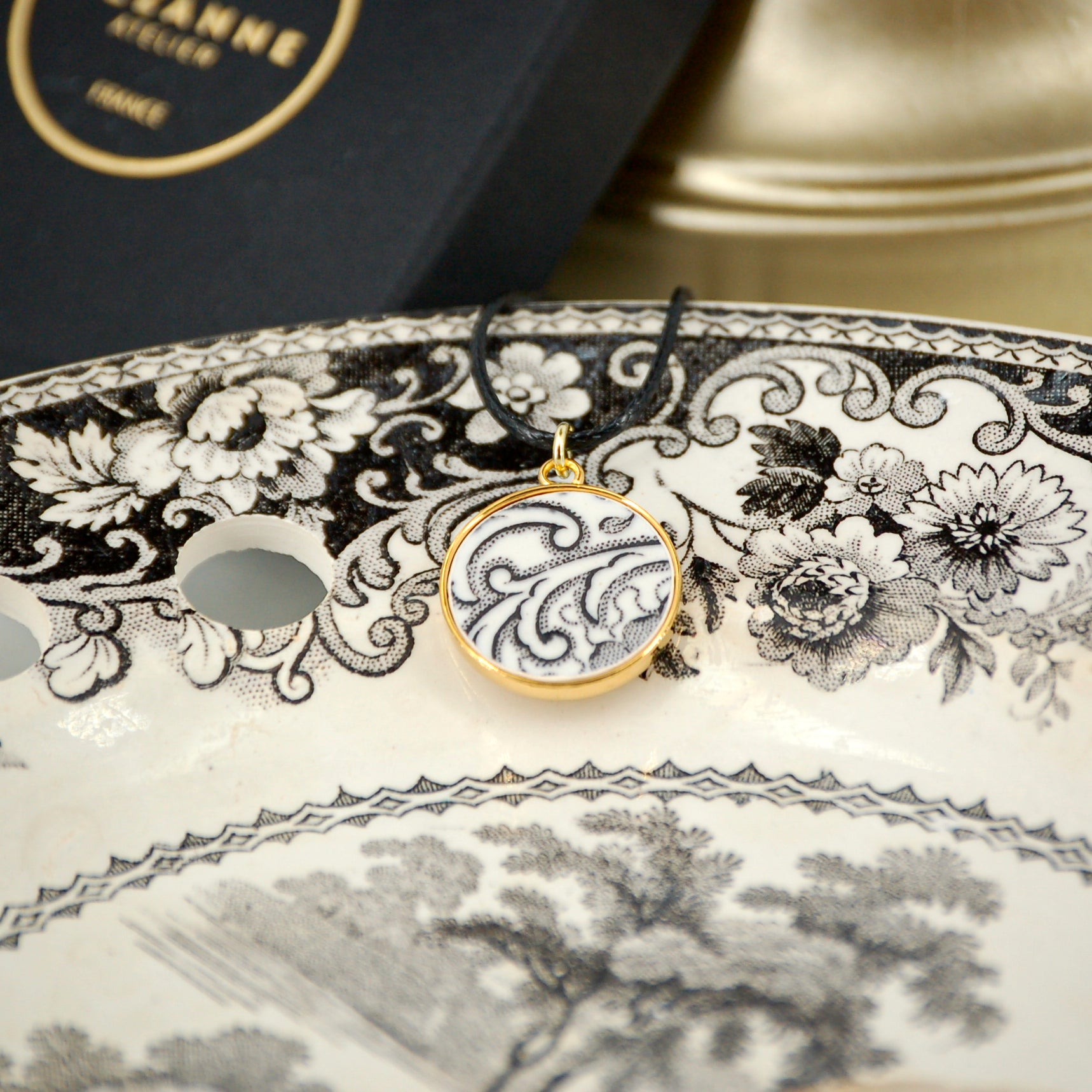 Pendant "Flowers and scrolls in black and white", gold finish