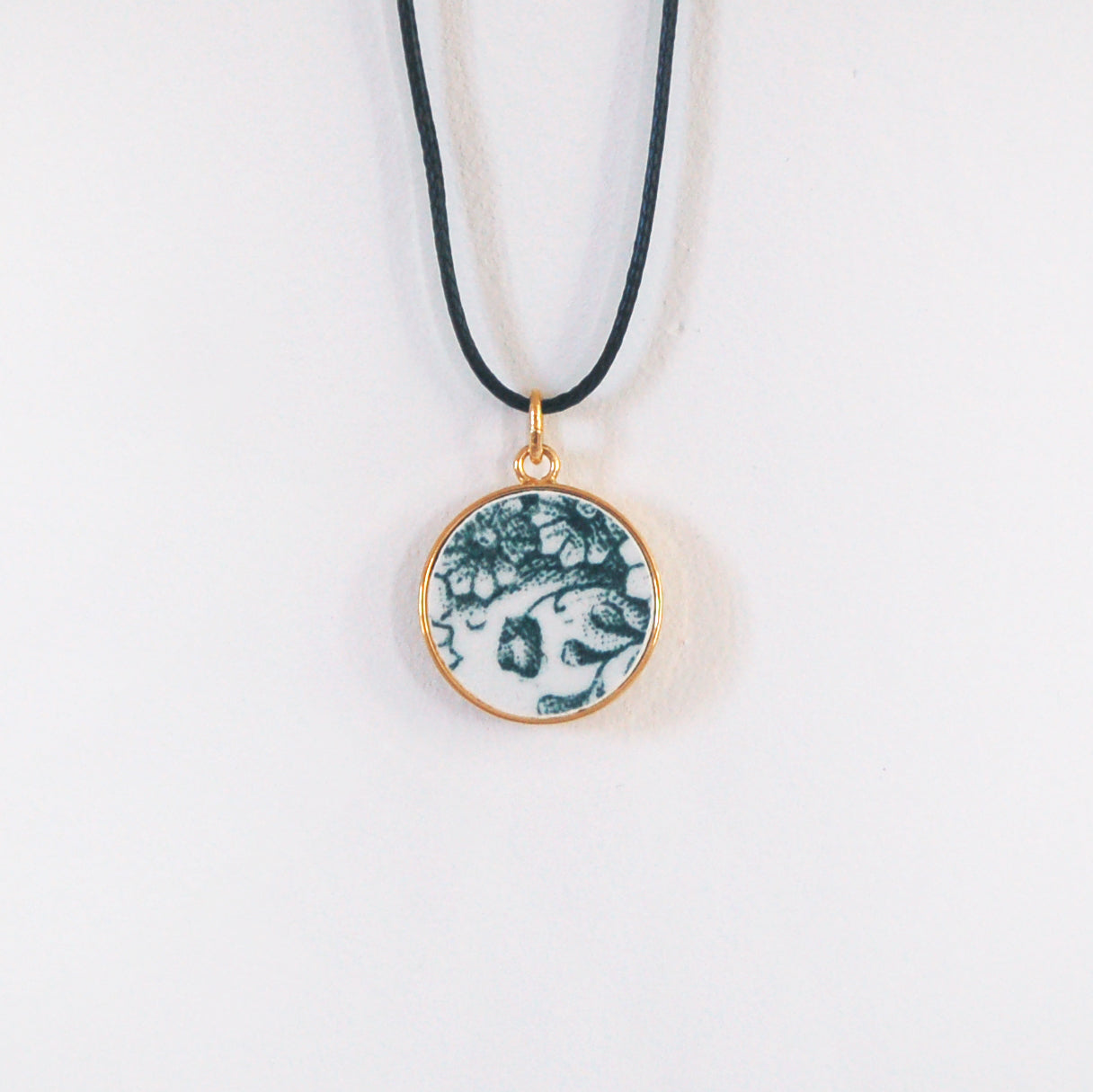 "Floral Composition" pendant, gold finish