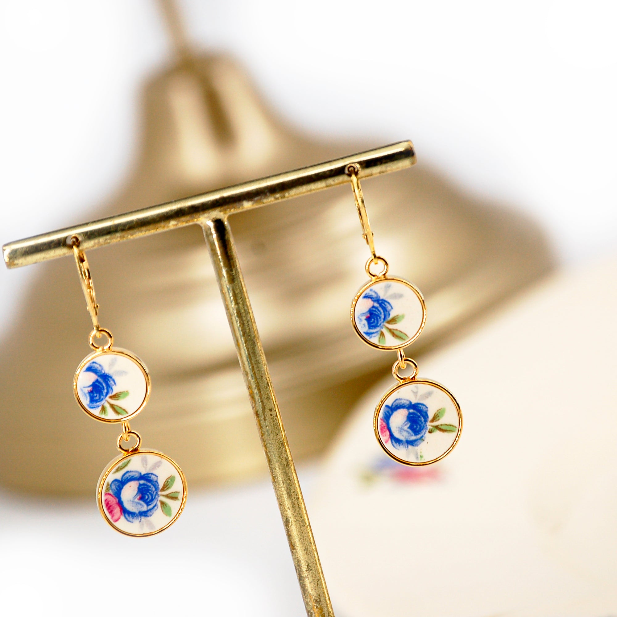 "Blue and pink flower bud" earrings, gold finish