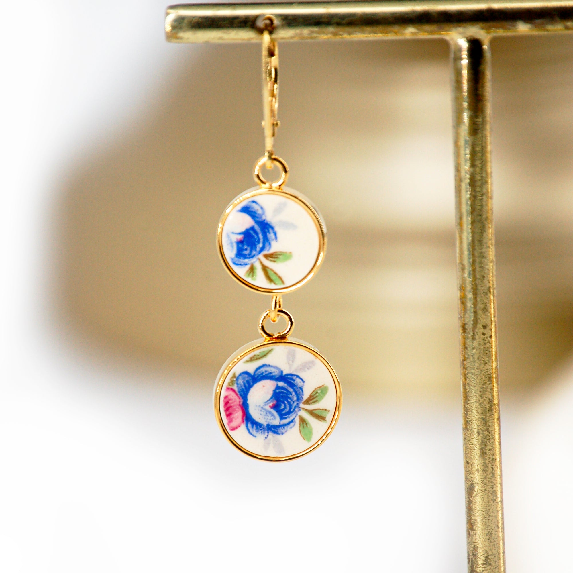 "Blue and pink flower bud" earrings, gold finish