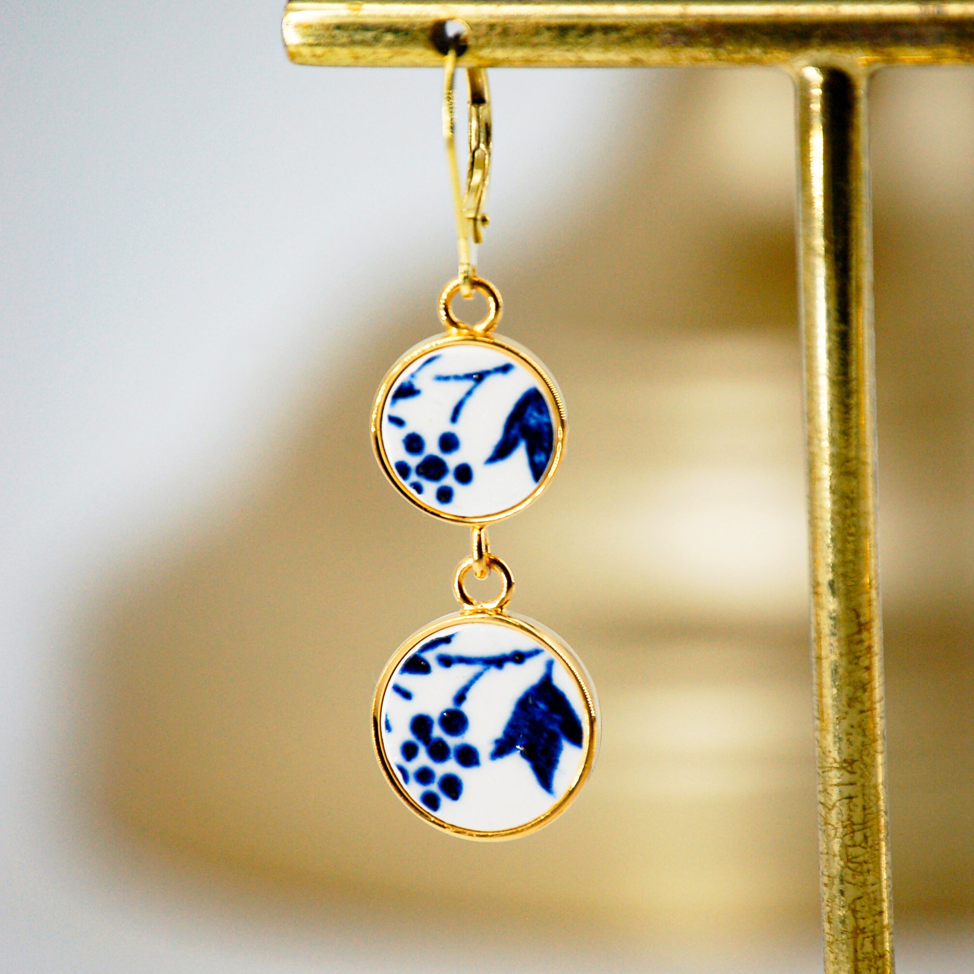 Boucles d'oreilles "fleurs bleues", finition or