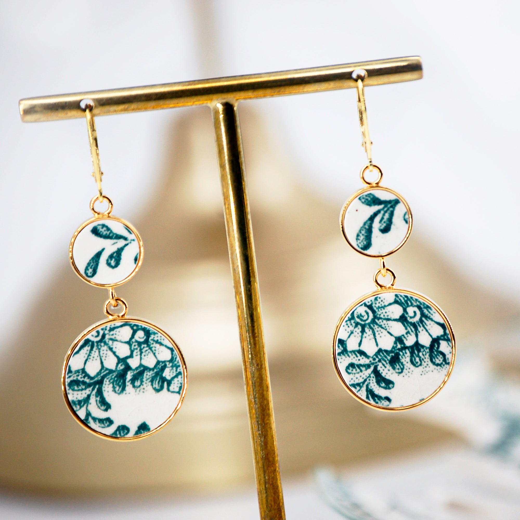 "Small green flowers" earrings, gold finish