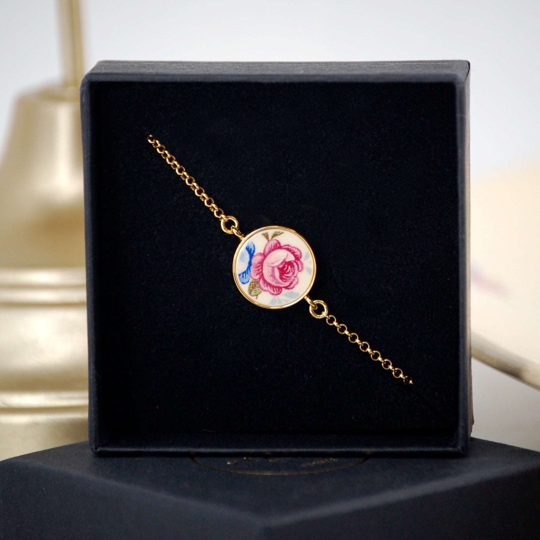 Adjustable bracelet "Little pink flower", gold finish