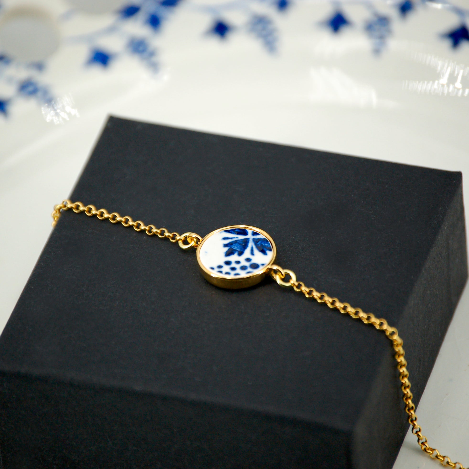 Bracelet ajustable "Fleur bleue et sa grappe"