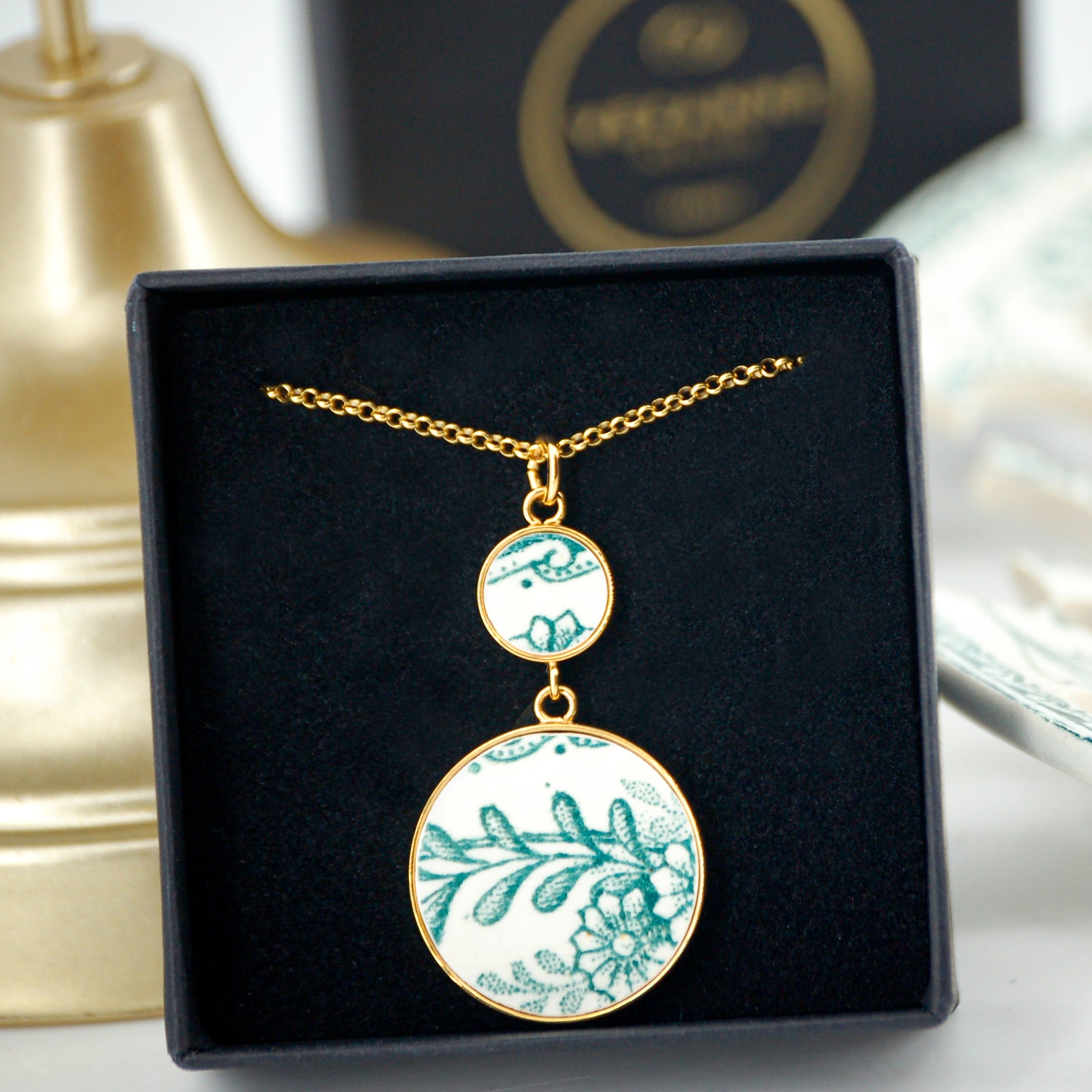 "Bouquet of Green Flowers" pendant, gold finish