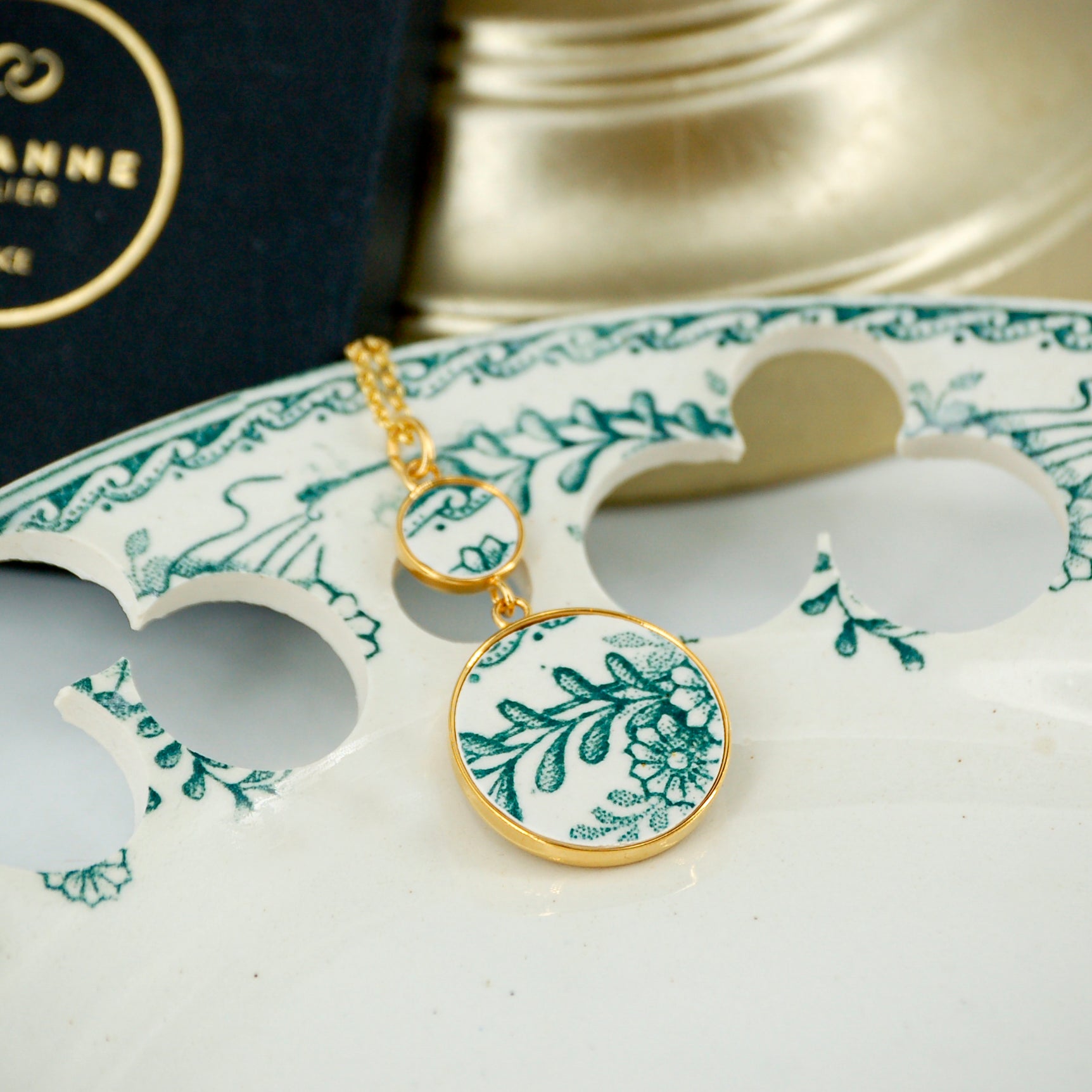 "Bouquet of Green Flowers" pendant, gold finish