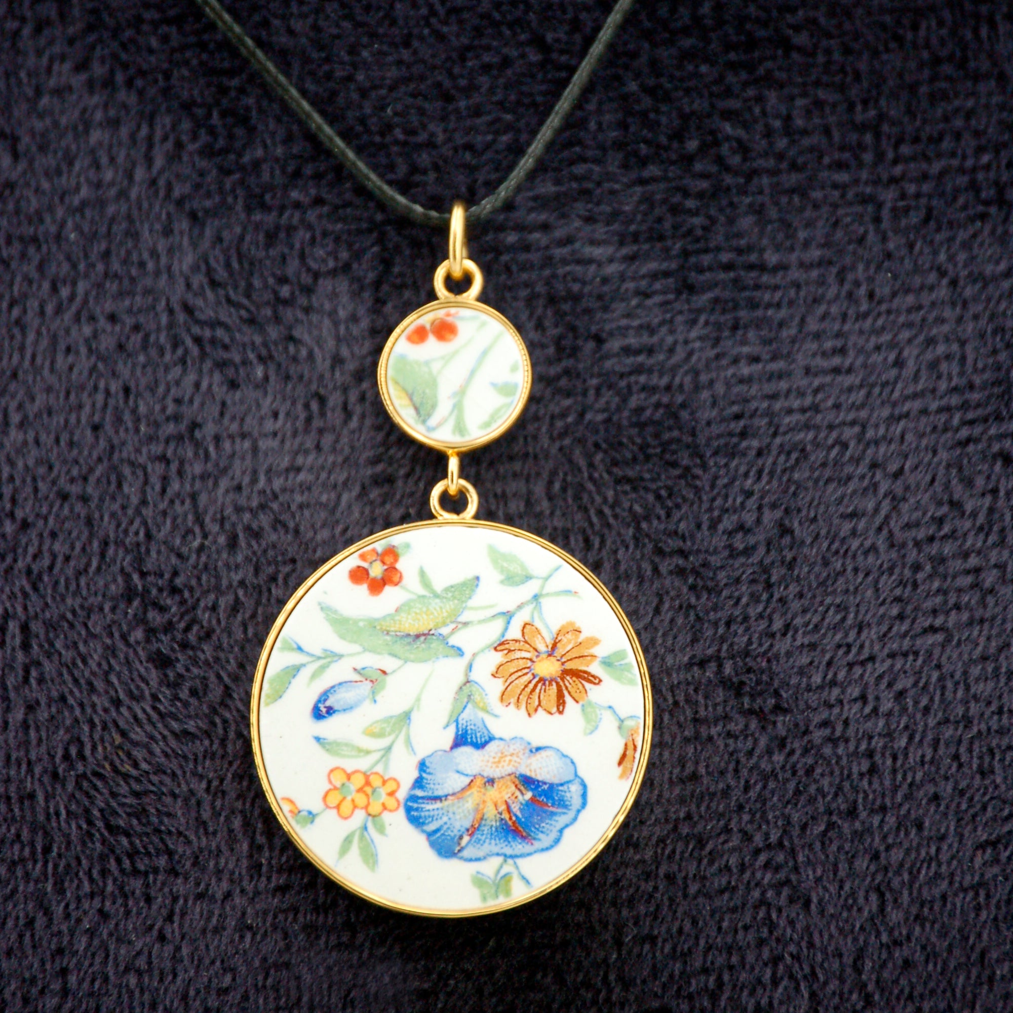 "Bellflowers and Small Flowers" Pendant, Gold Finish
