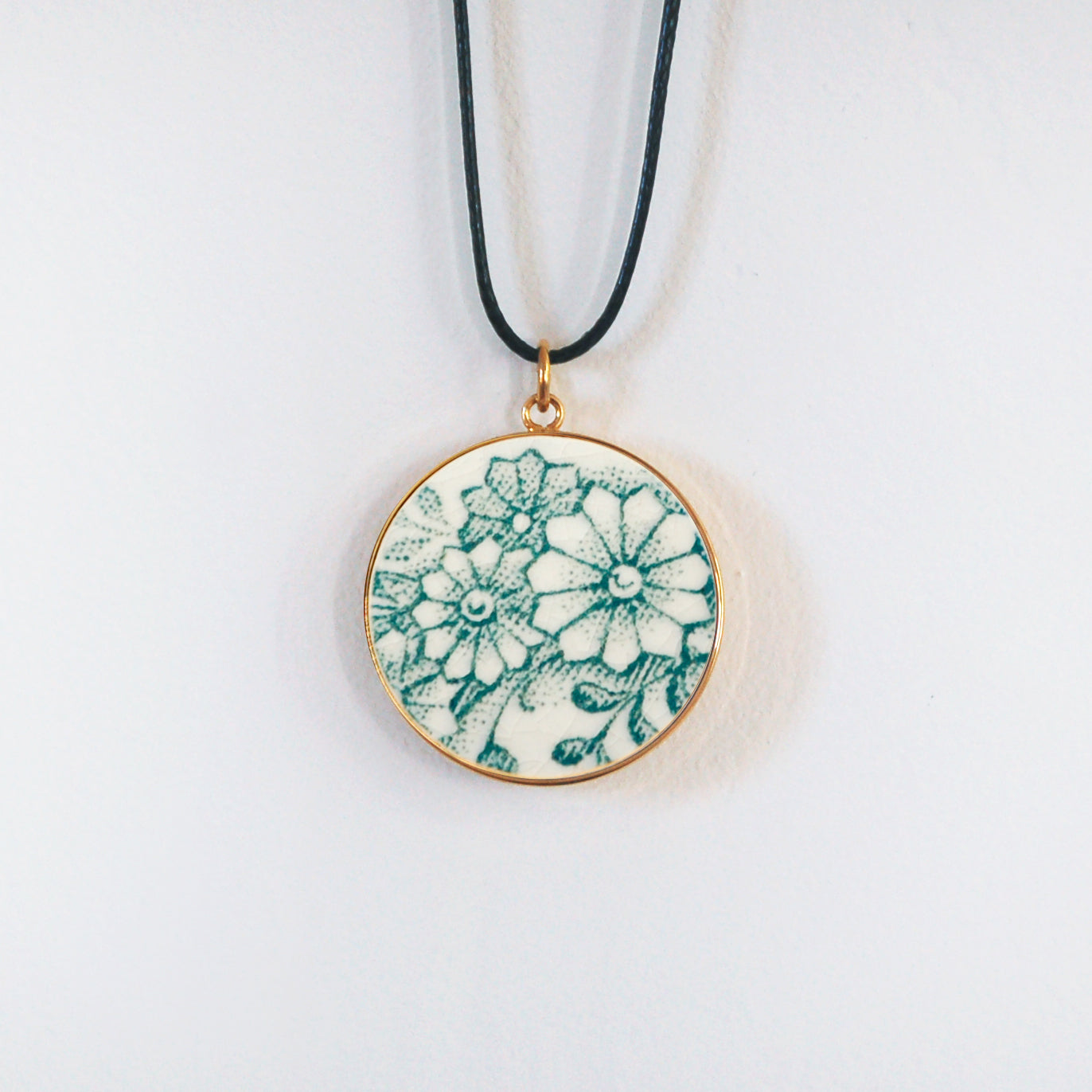 "Green Flowers" pendant, gold finish