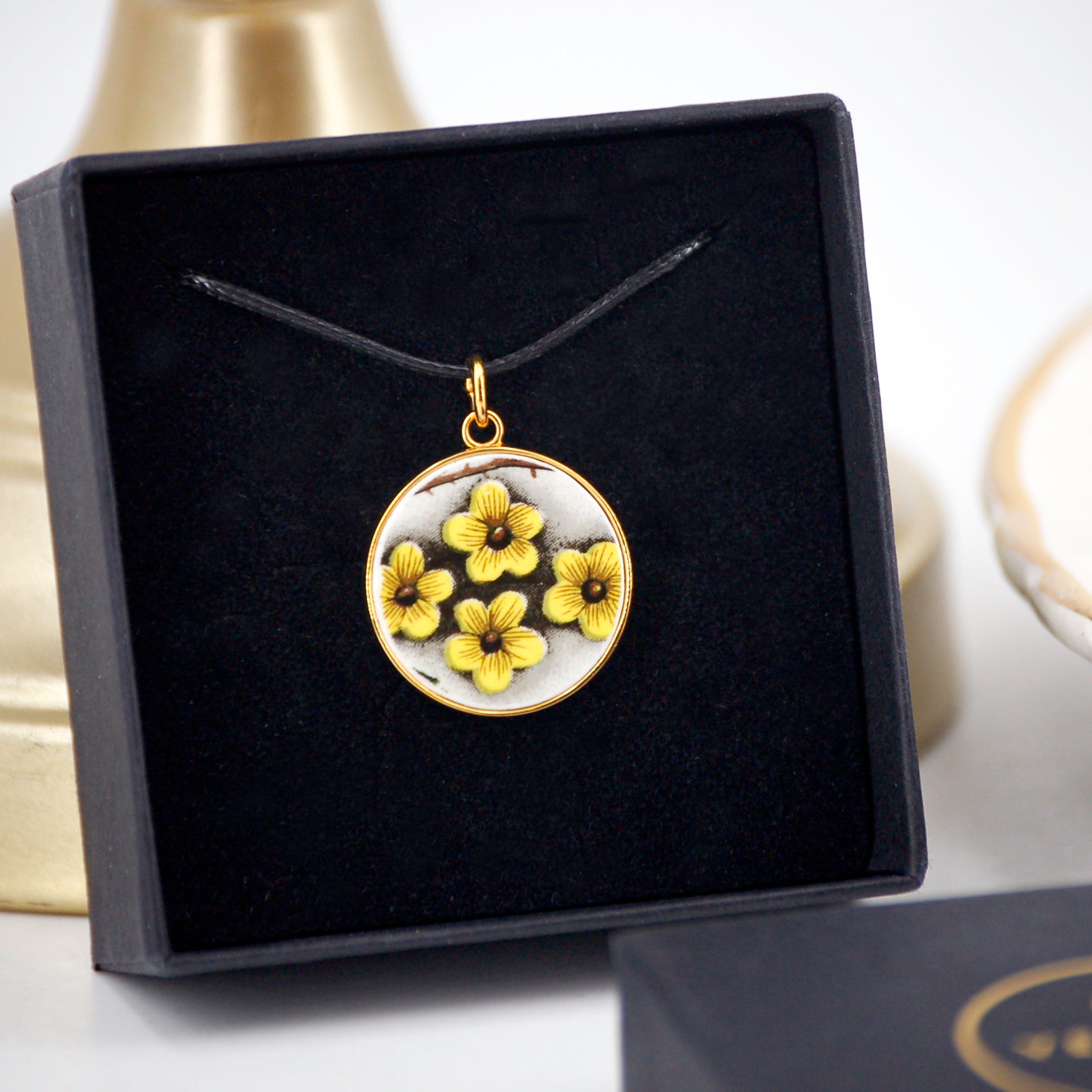 "Yellow Flowers" pendant, gold finish