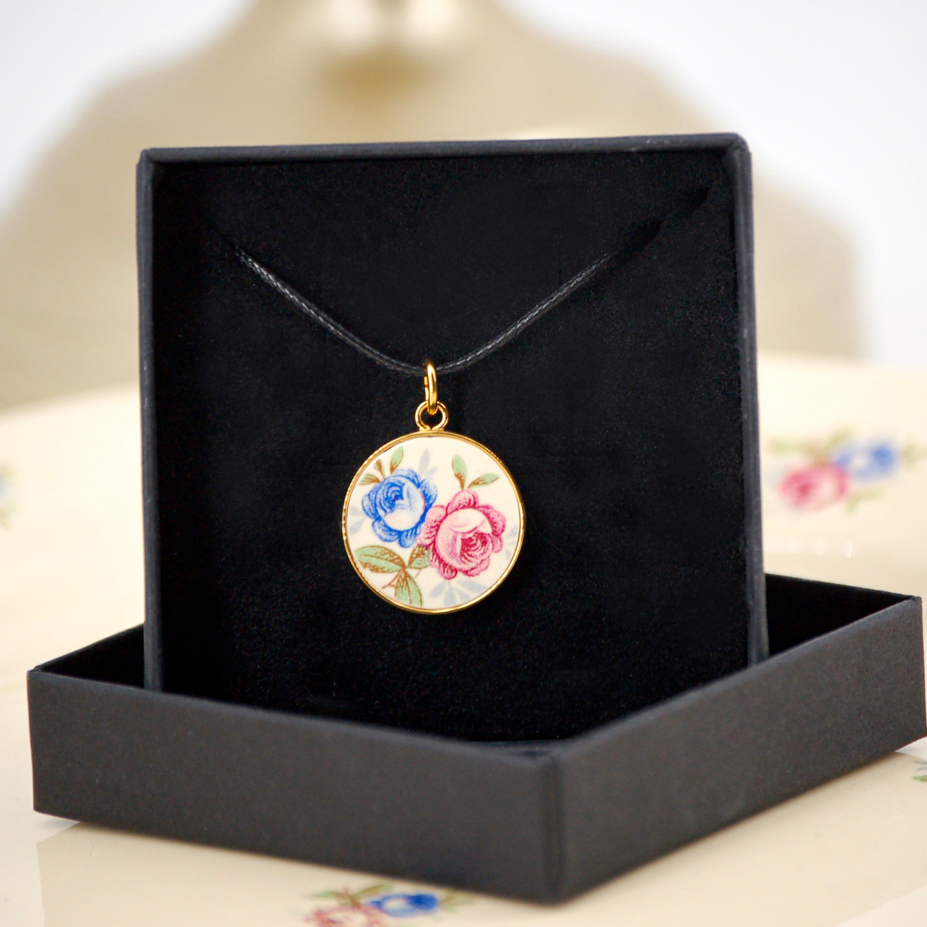 Pendentif "Bouquet de fleurs bleu et rose"